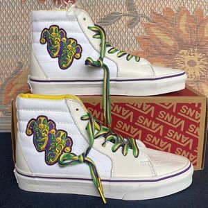 MARDI GRAS SNEAKERS VANS
Women’s size 7.5 Mardi Gras White/Green/Purple/Yellow
